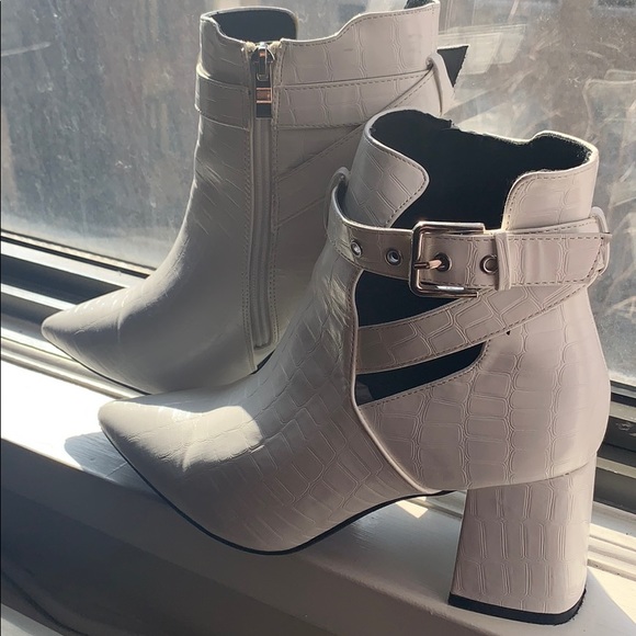 Simply Be wide fit white croc strap heel size 9 - Picture 5 of 5